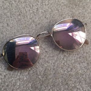 SOLD ⭐️ Sunglasses